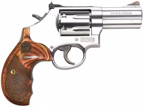 Smith & Wesson 686 Plus Deluxe Revolver Smith & Wesson 686 Plus Deluxe Revolver